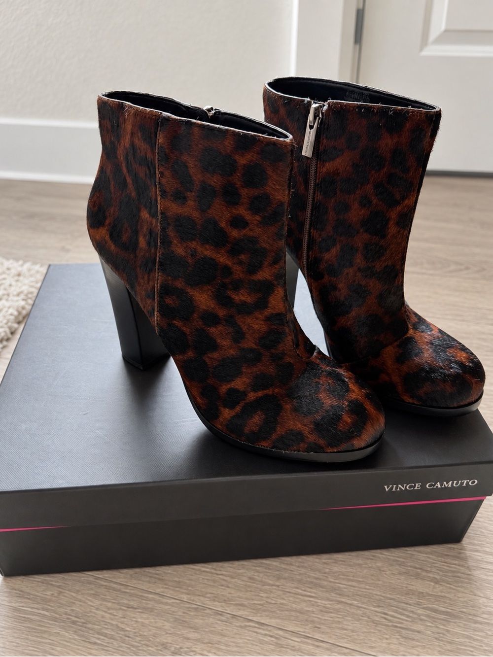 Vince Camuto Cayelsa3 Booties Size 8.5M Deep Natural Leopard Print